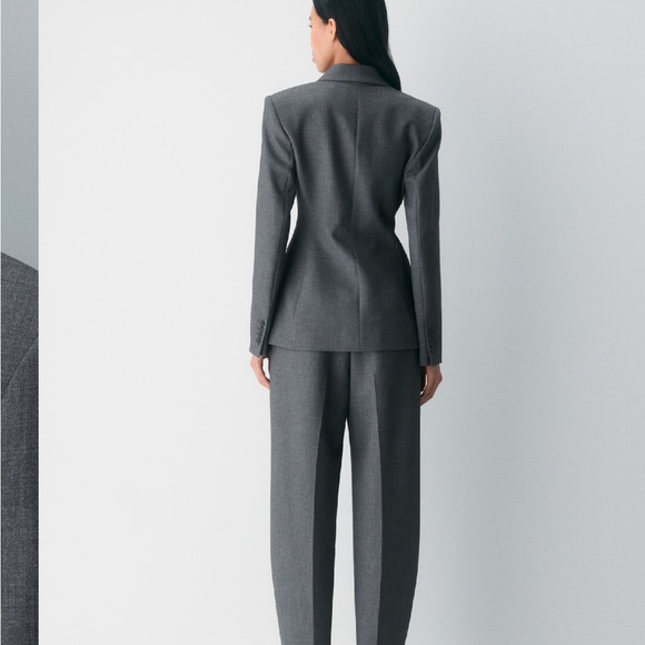 Standout Blazer - (Re)ssential - Picture 2 of 10